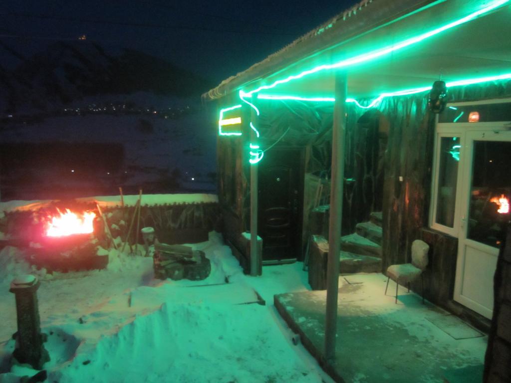 Qusha Guesthouse Meeting In The Mountains And Views Казбеги Екстериор снимка