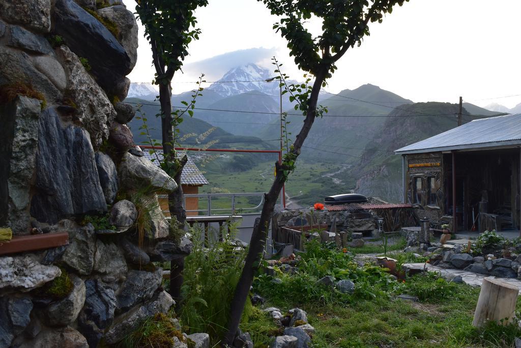 Qusha Guesthouse Meeting In The Mountains And Views Казбеги Екстериор снимка