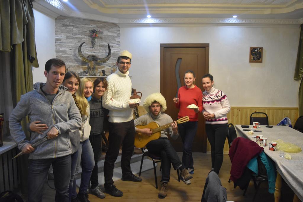 Qusha Guesthouse Meeting In The Mountains And Views Казбеги Екстериор снимка