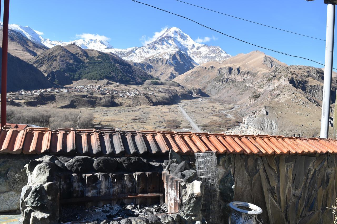 Qusha Guesthouse Meeting In The Mountains And Views Казбеги Екстериор снимка