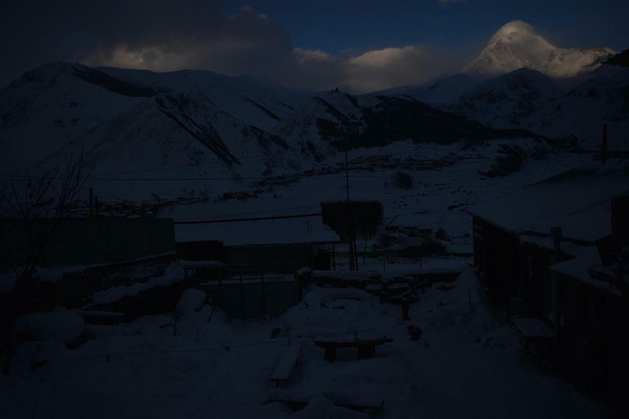 Qusha Guesthouse Meeting In The Mountains And Views Казбеги Екстериор снимка